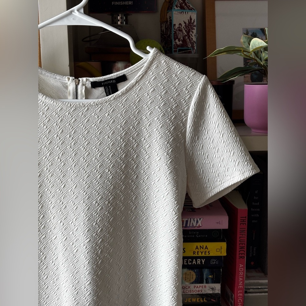 White textured F21 short sleeve crop blouse